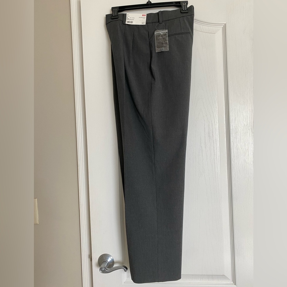 Uniqlo wide fit pleated pants NWT